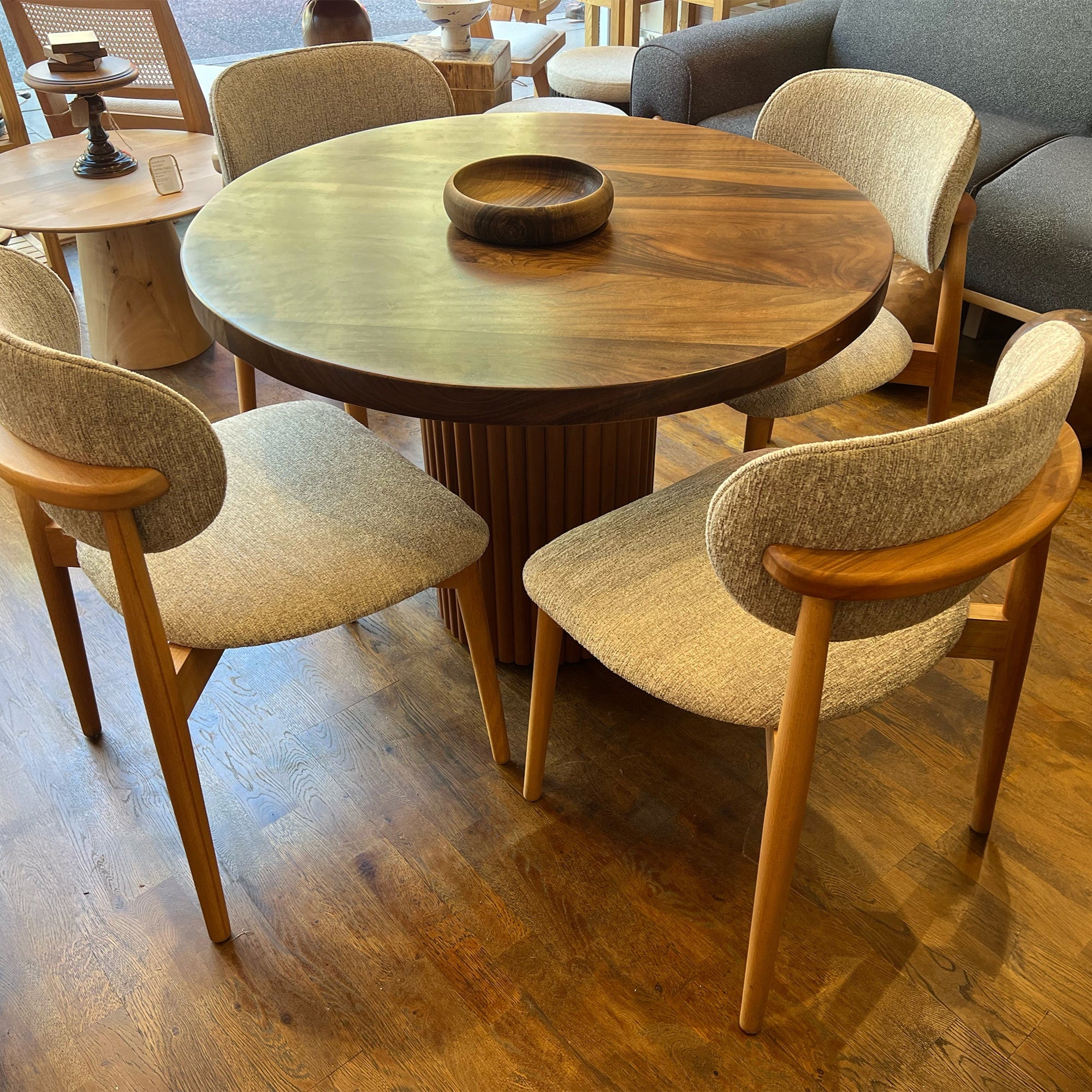 Round Walnut Dining Table / 4 Seater & 6 Seater Dining Table