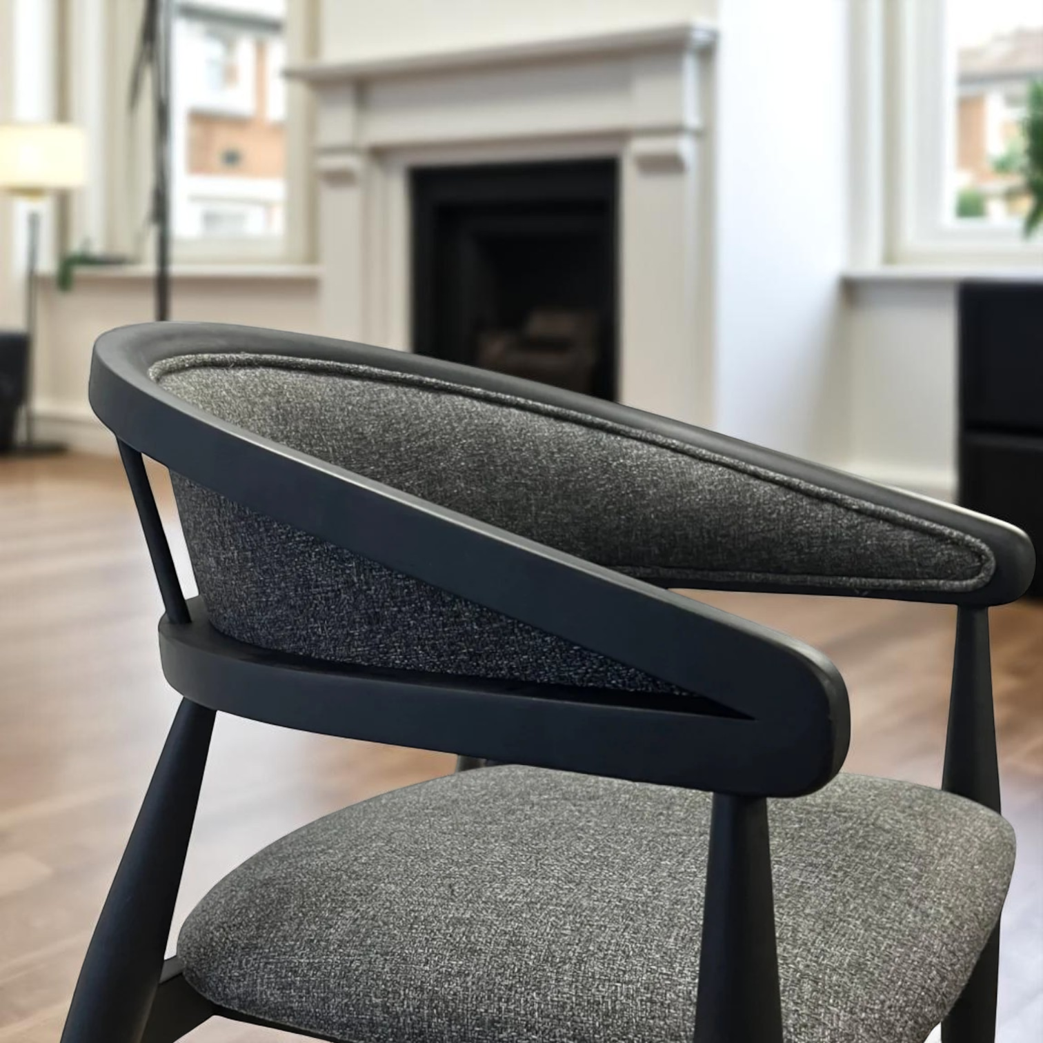 Set of 4 Black Wood Chair with Armrest