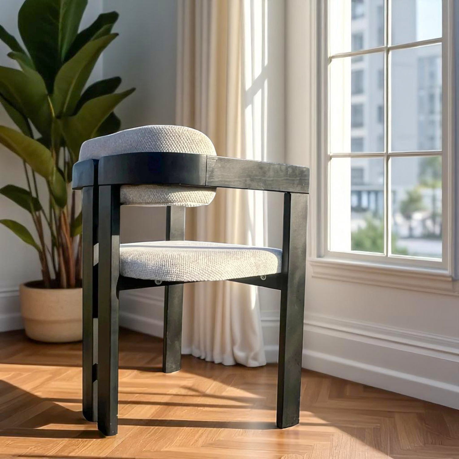 Set of 4 Comfortable Black Dining Chair with Curved Design