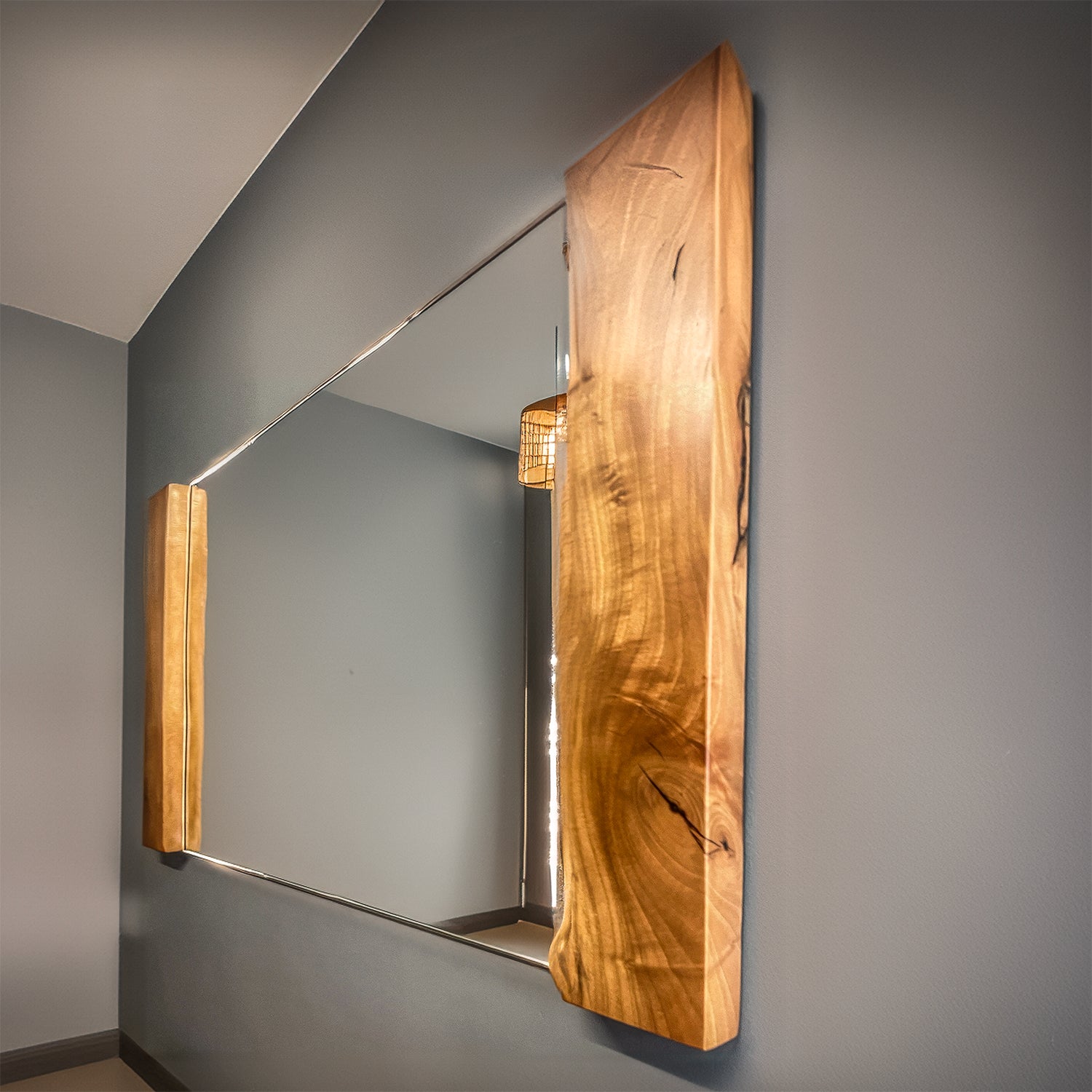 Live Edge Walnut Mirror (110*75 cm)