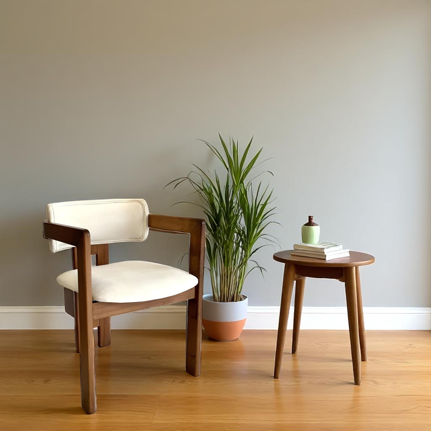 Comfortable Walnut Dining Chair with Curved Design and Bouclé Upholstery