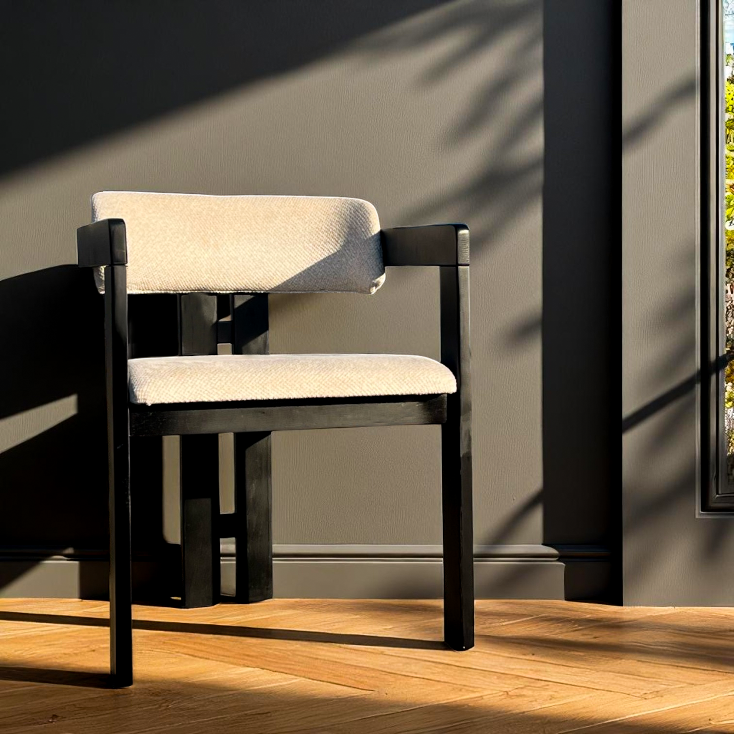 Set of 4 Comfortable Black Dining Chair with Curved Design