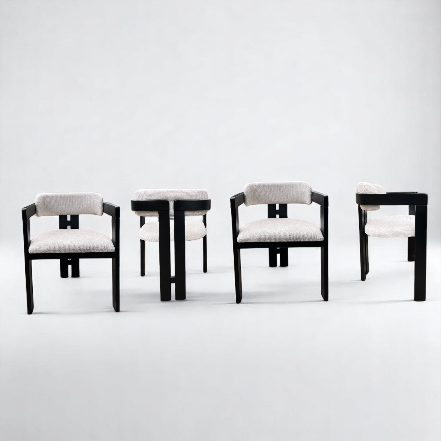Set of 4 Comfortable Black Dining Chair with Curved Design