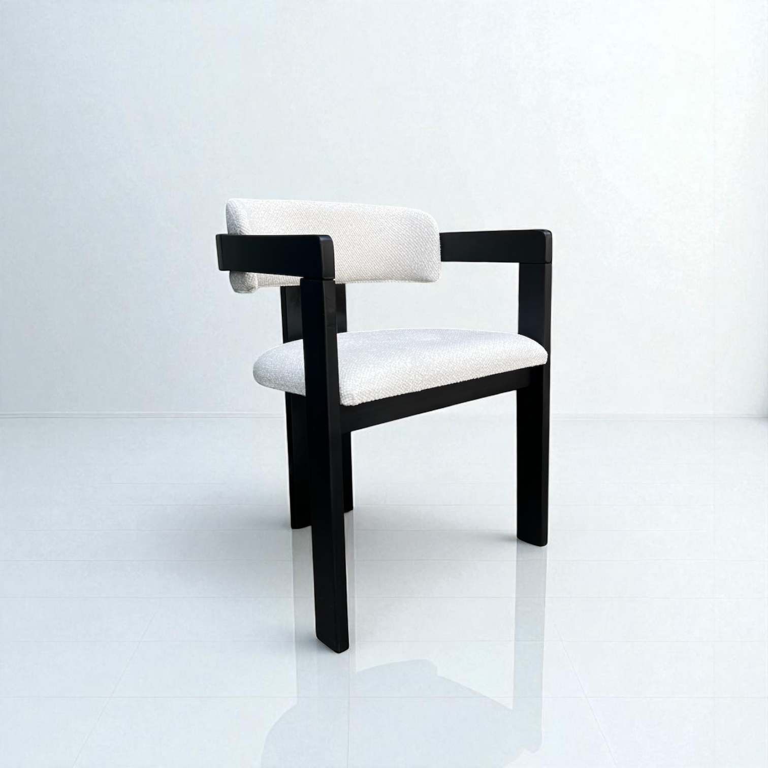Comfortable Black Dining Chair with Curved Design