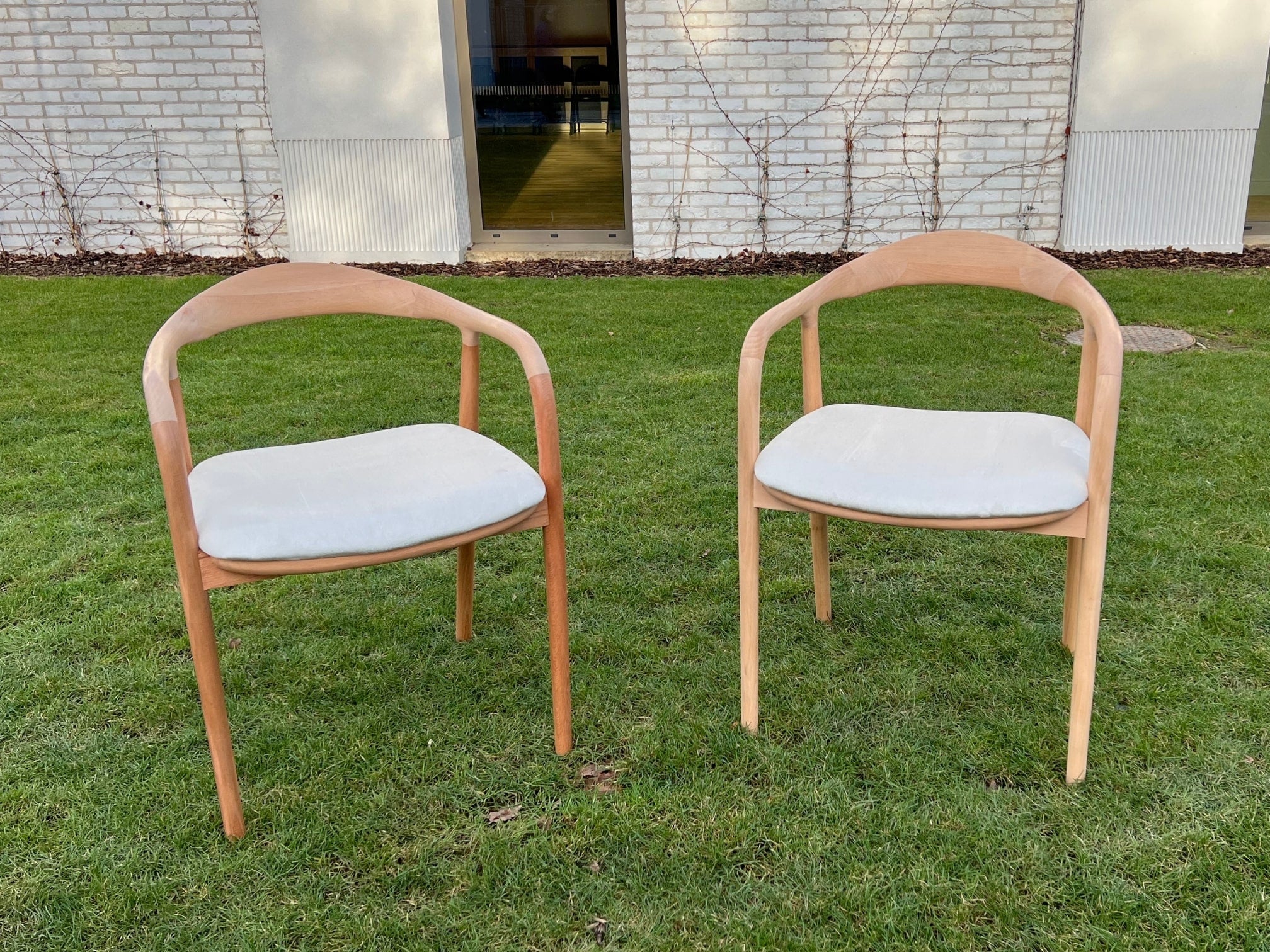 Mid-century Armrest Dining Chair with Solid Wood Frame