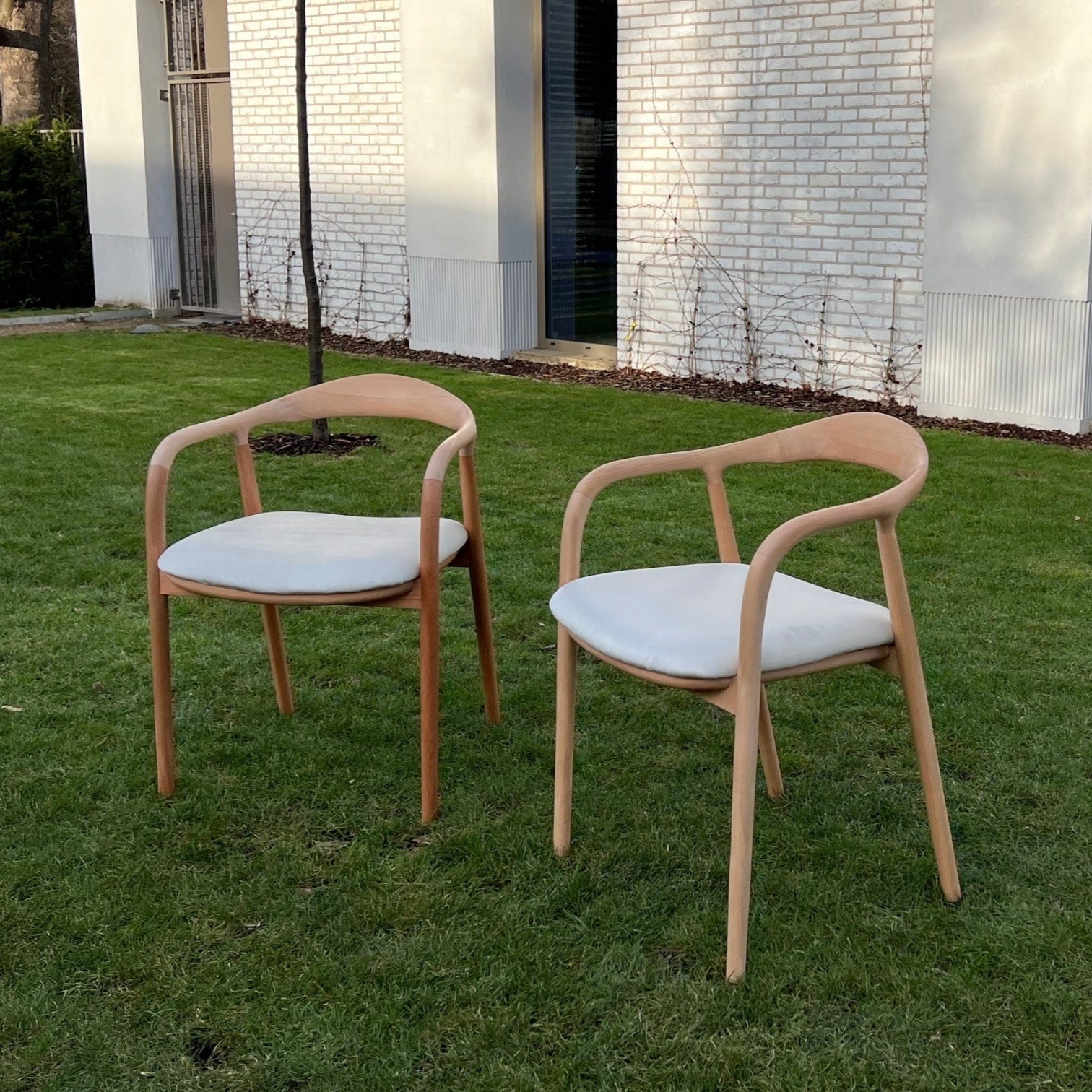 Mid-century Armrest Dining Chair with Solid Wood Frame
