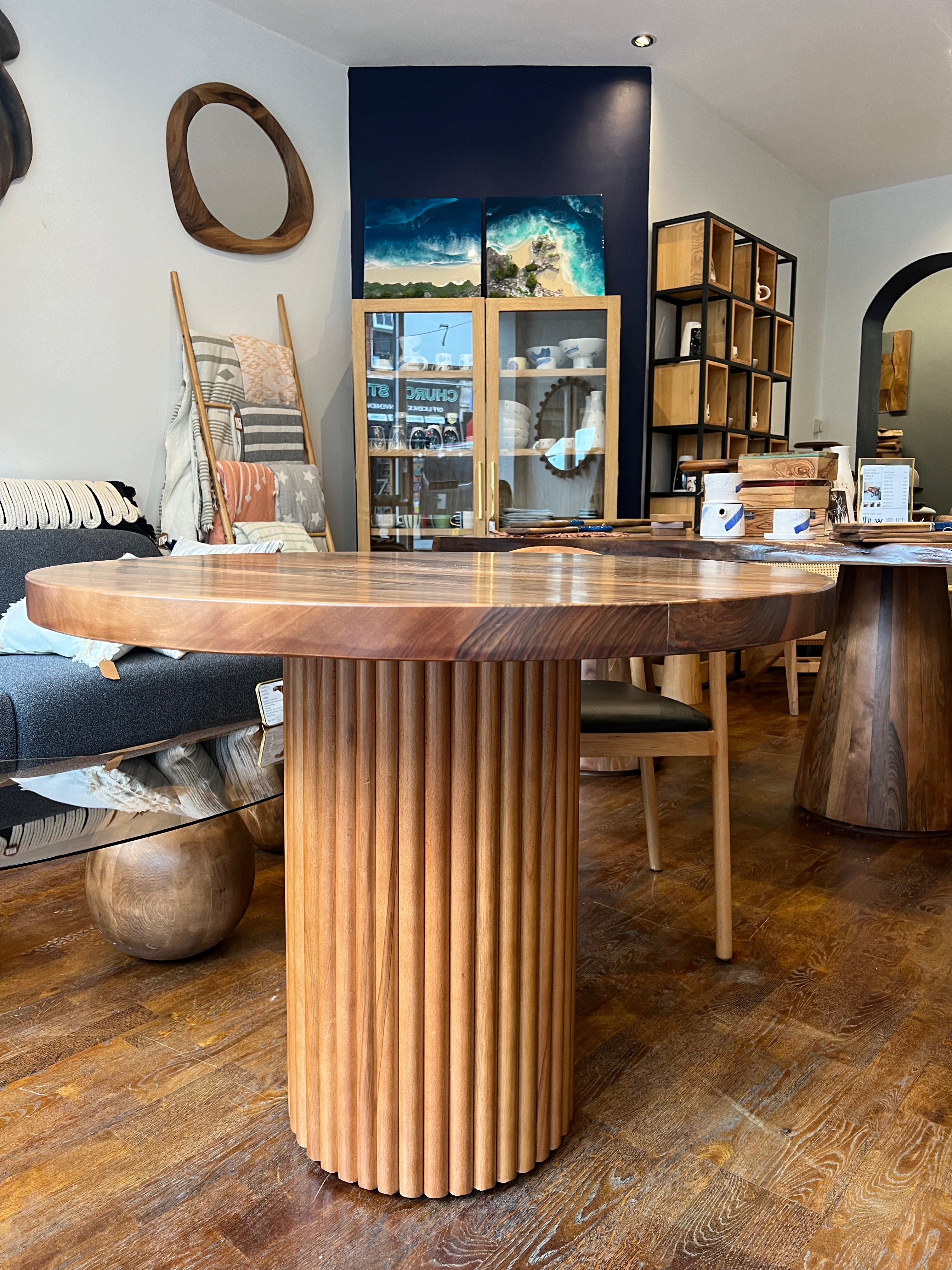 Round Walnut Dining Table / 4 Seater & 6 Seater Dining Table