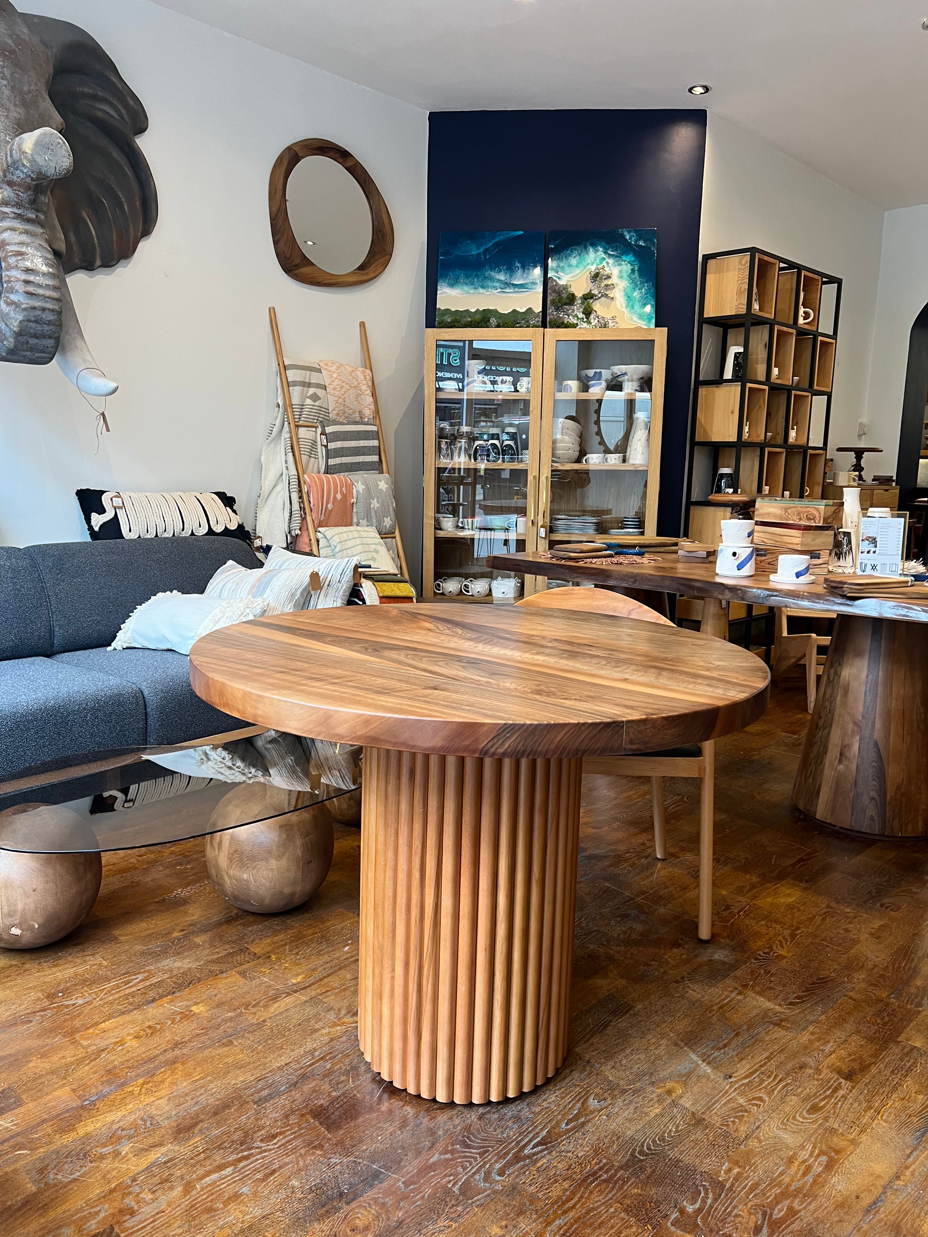 Round Walnut Dining Table / 4 Seater & 6 Seater Dining Table