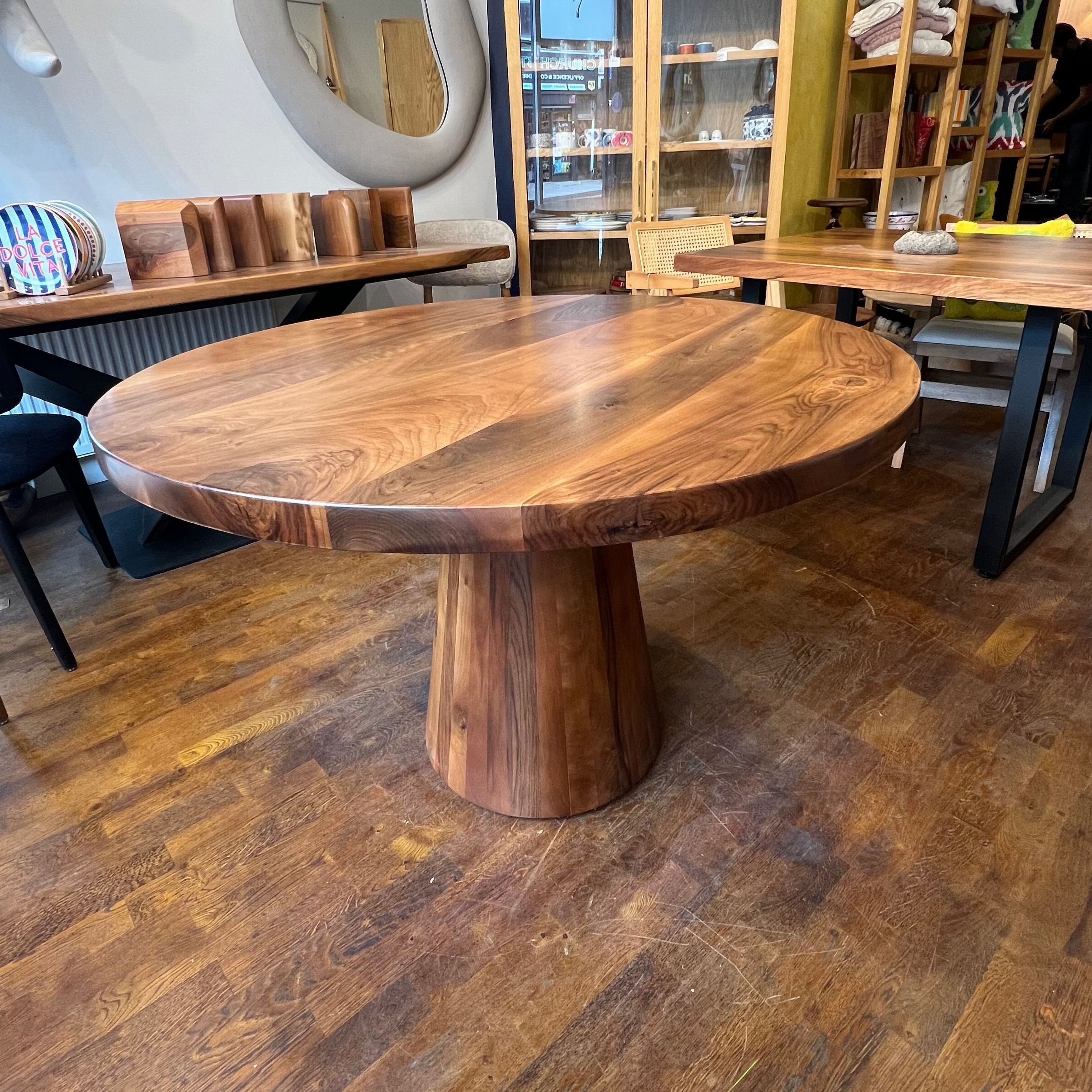 Round Walnut Dining Table / 4 Seater & 6 Seater Dining Table