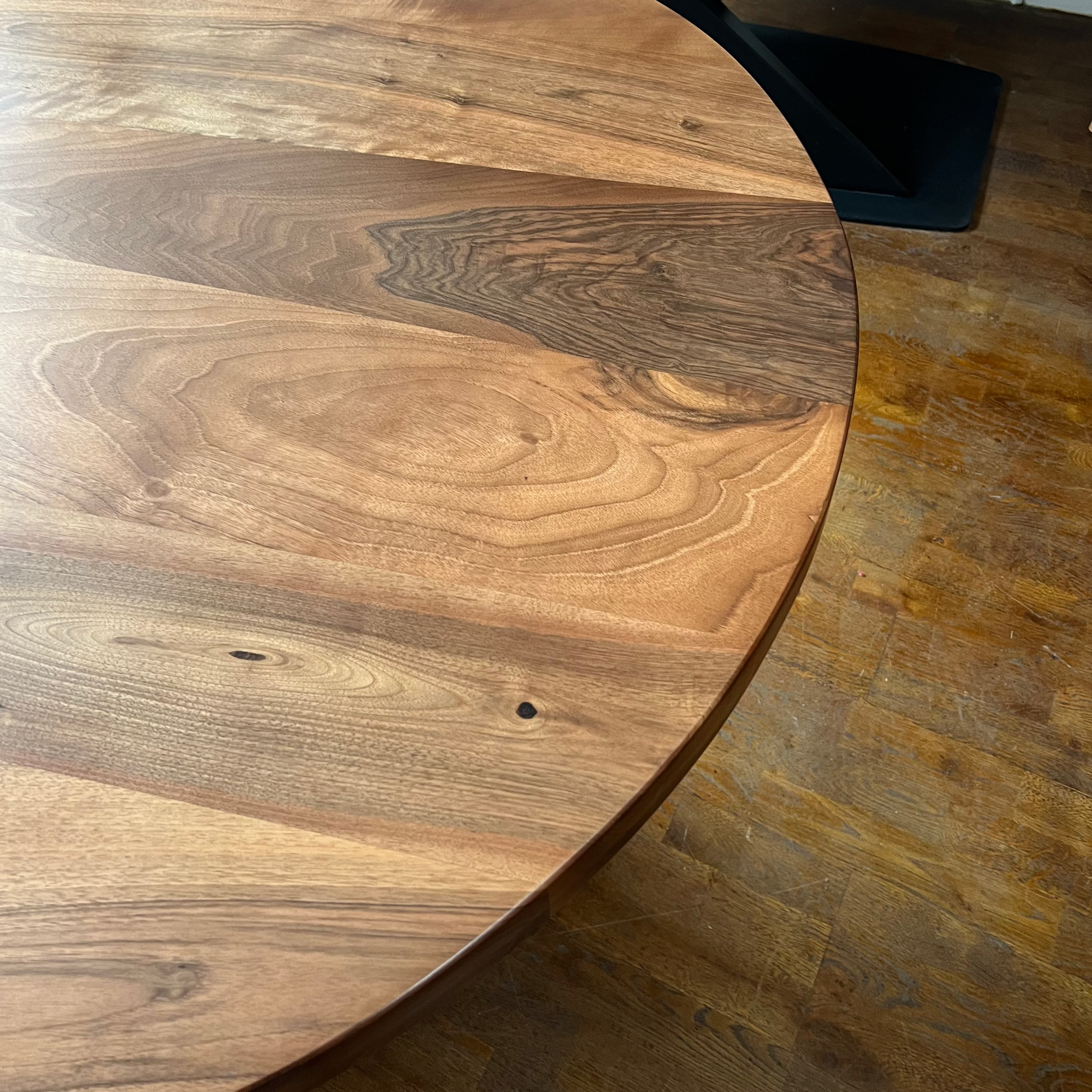 Round Walnut Dining Table / 4 Seater & 6 Seater Dining Table