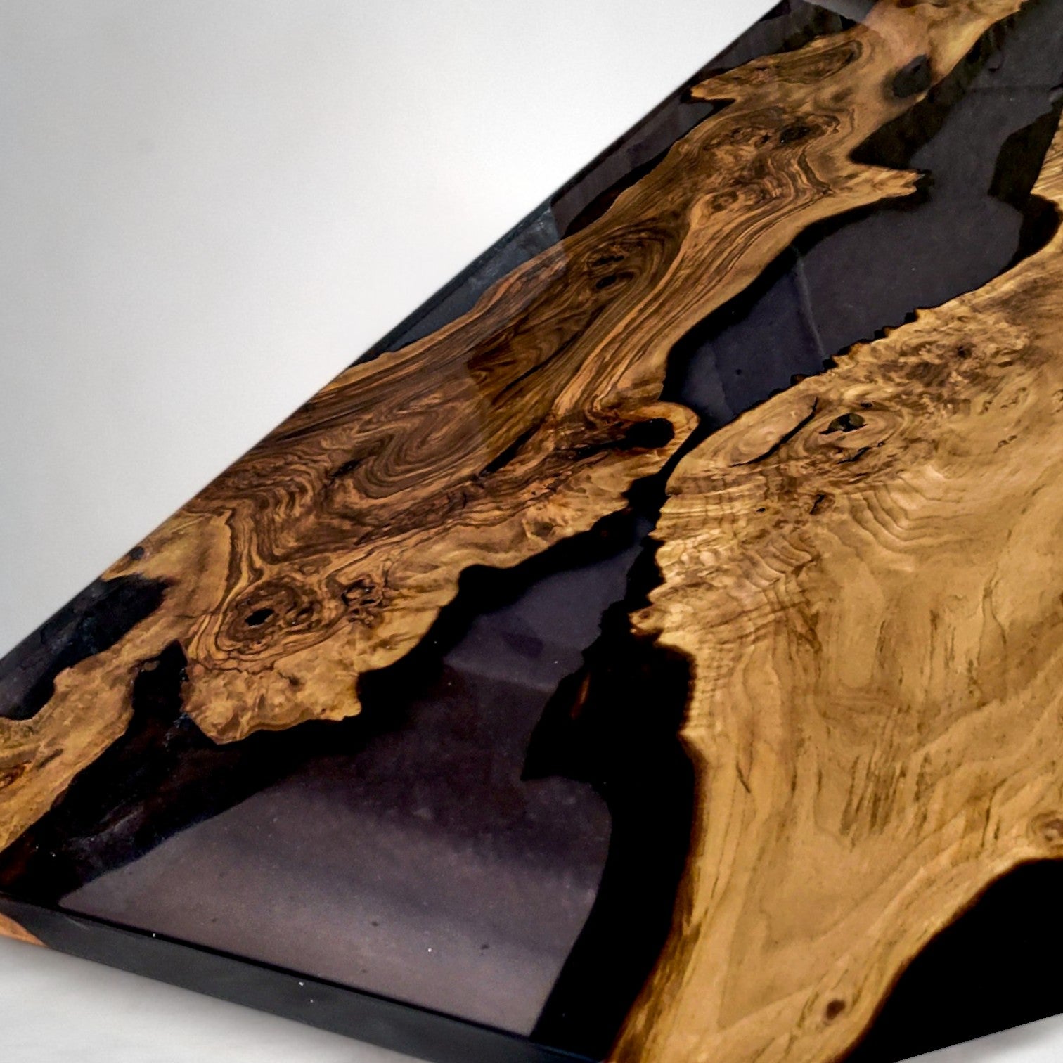 Transparent Black Resin River Epoxy Walnut Dining Table