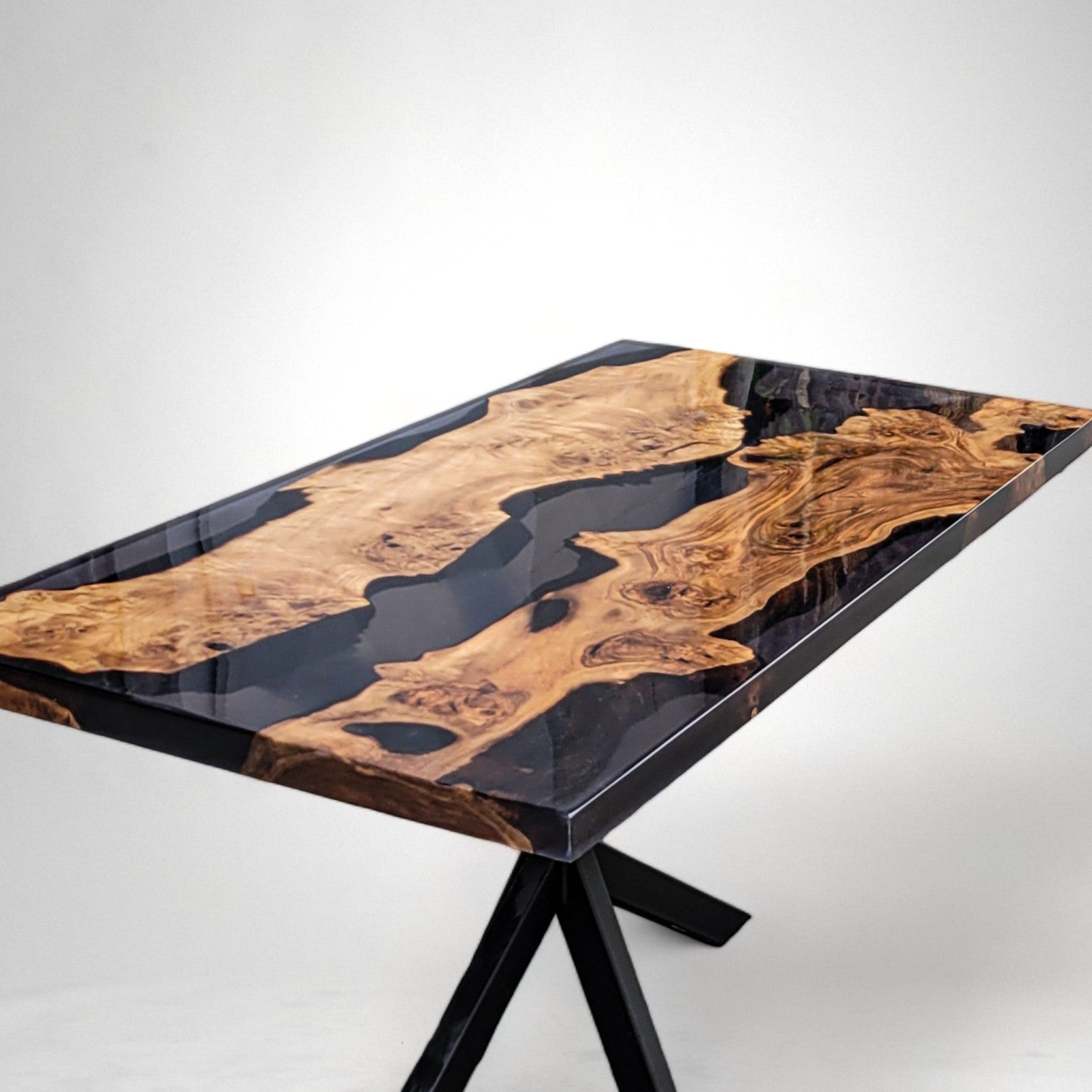 Transparent Black Resin River Epoxy Walnut Dining Table