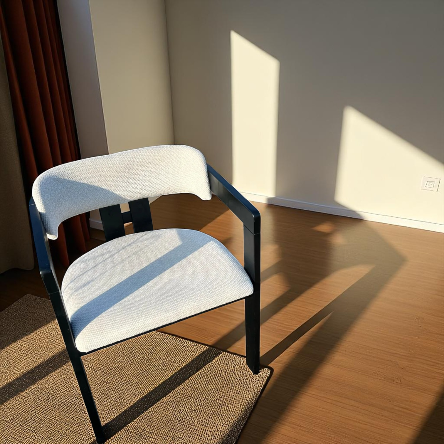 Comfortable Black Dining Chair with Curved Design