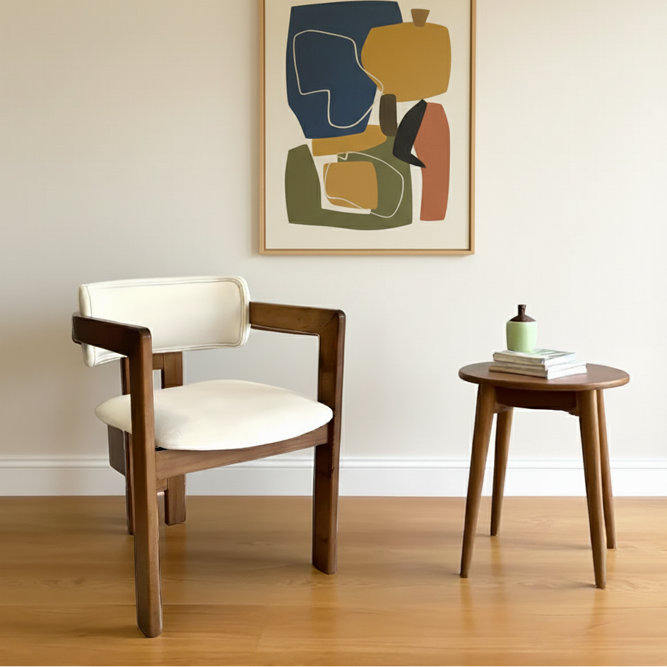 Comfortable Walnut Dining Chair with Curved Design and Bouclé Upholstery
